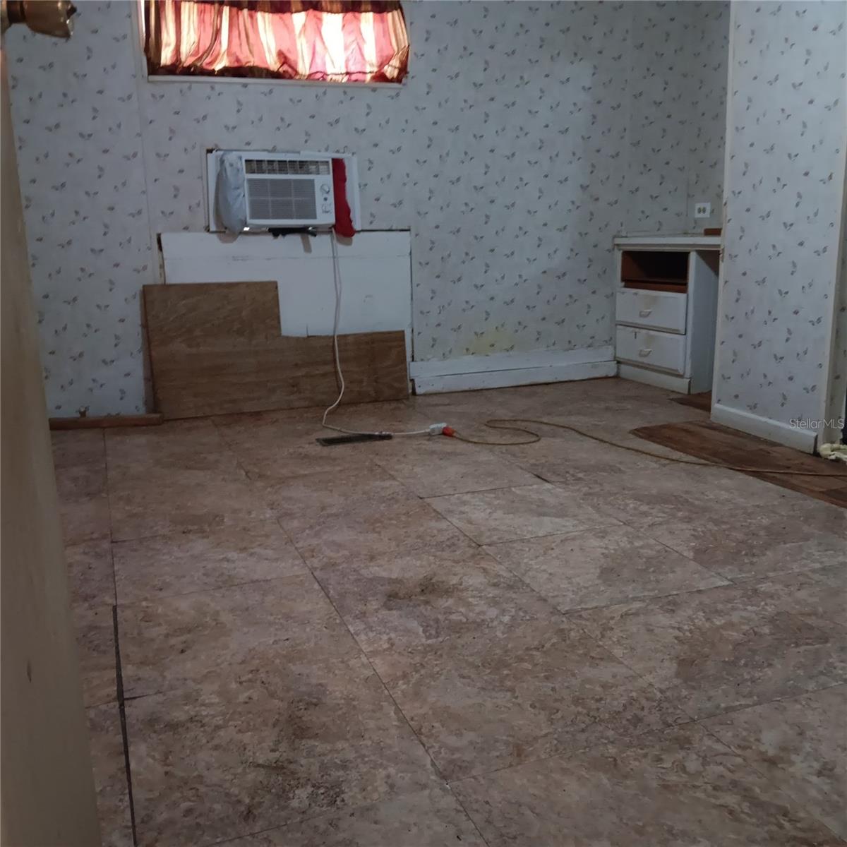 Listing photo id 18 for 4322 Van Ness Road