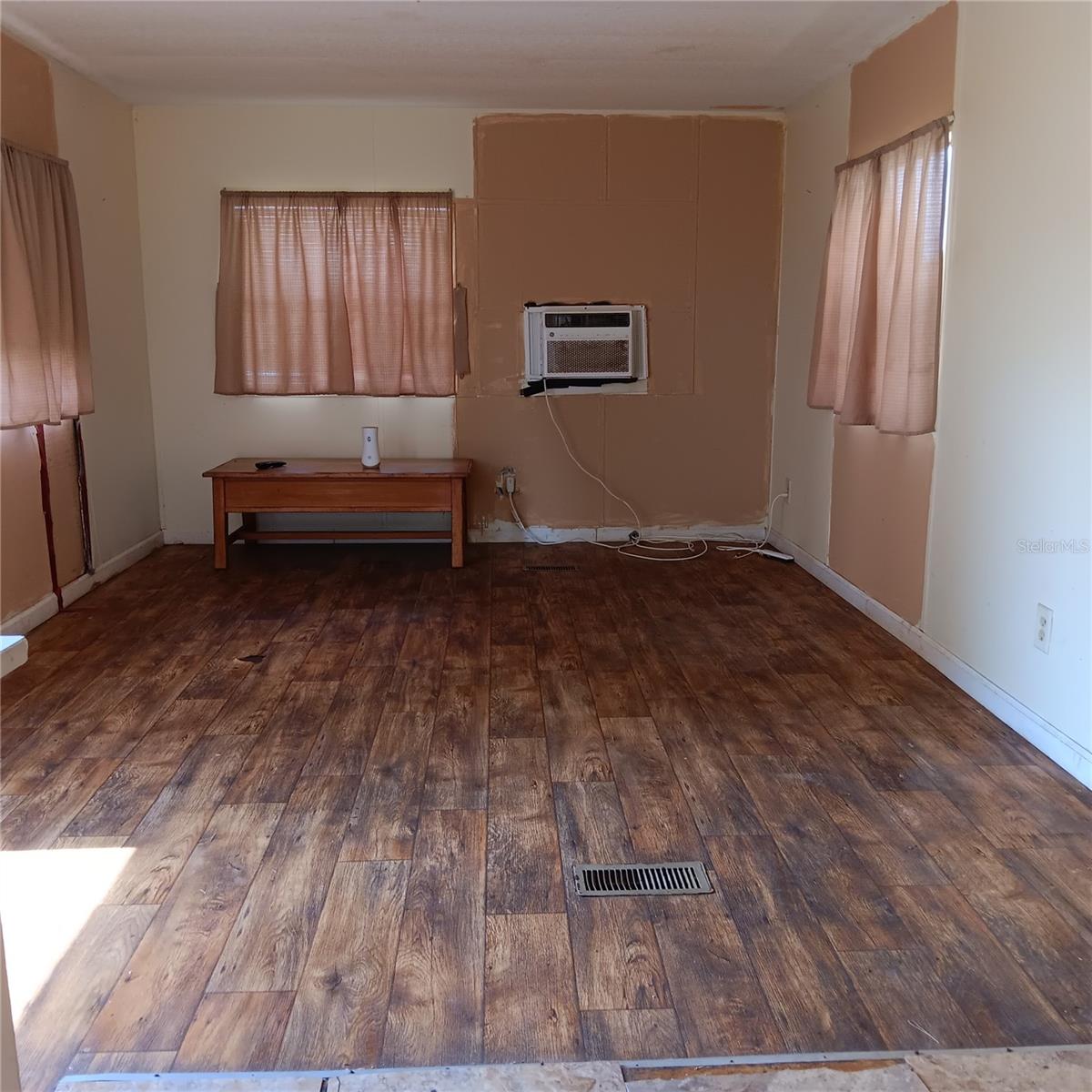 Listing photo id 21 for 4322 Van Ness Road