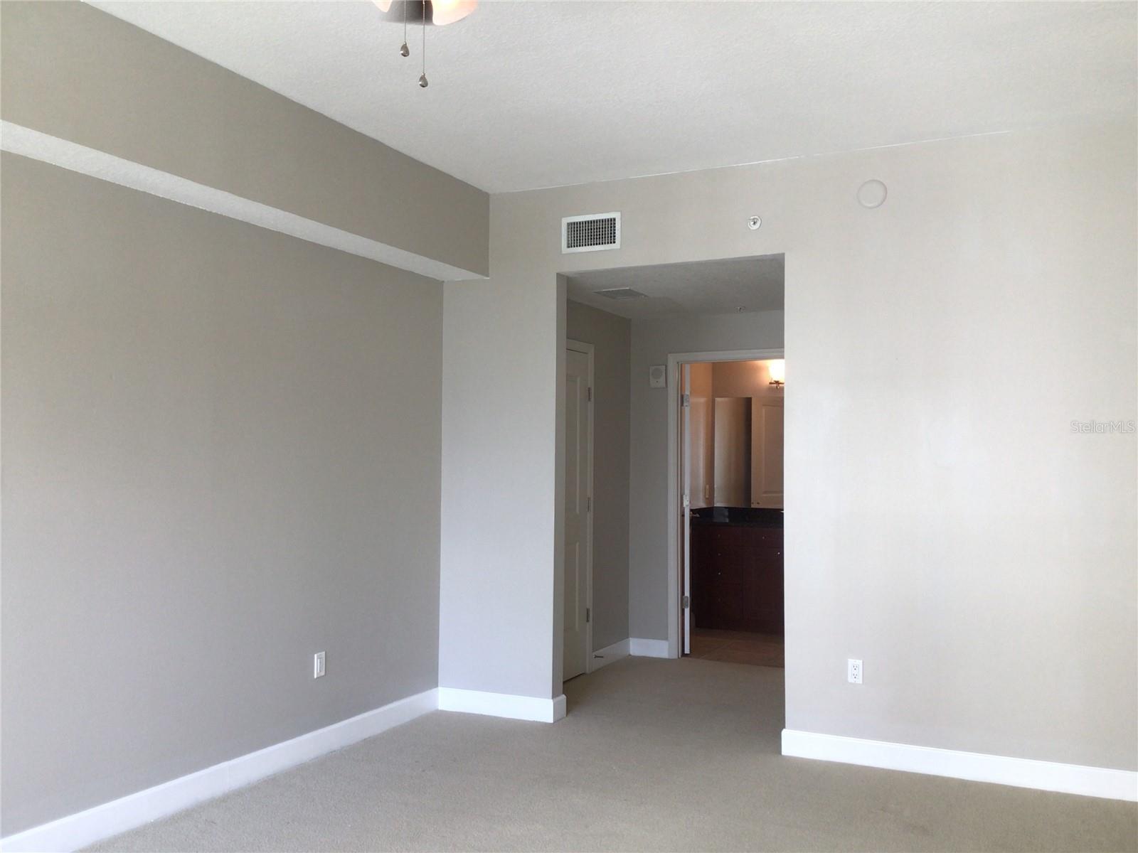 Image 10 of 20 For 100 Eola Drive 811