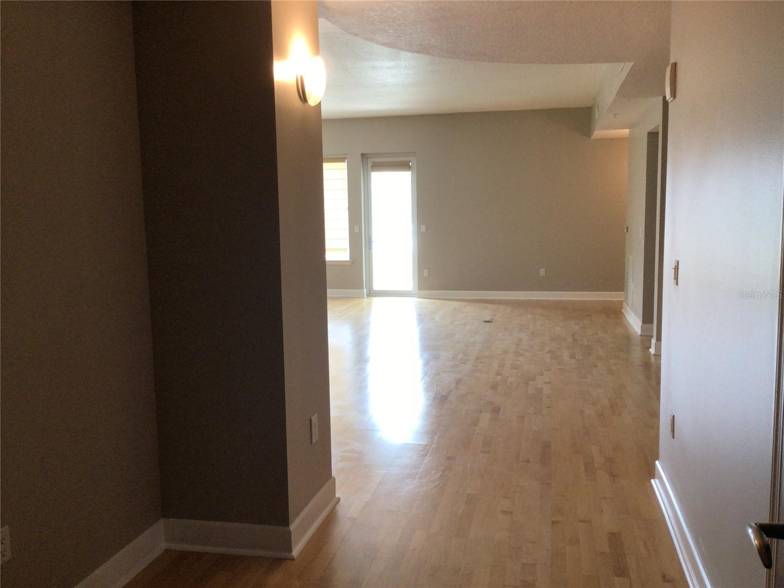 Image 4 of 20 For 100 Eola Drive 811