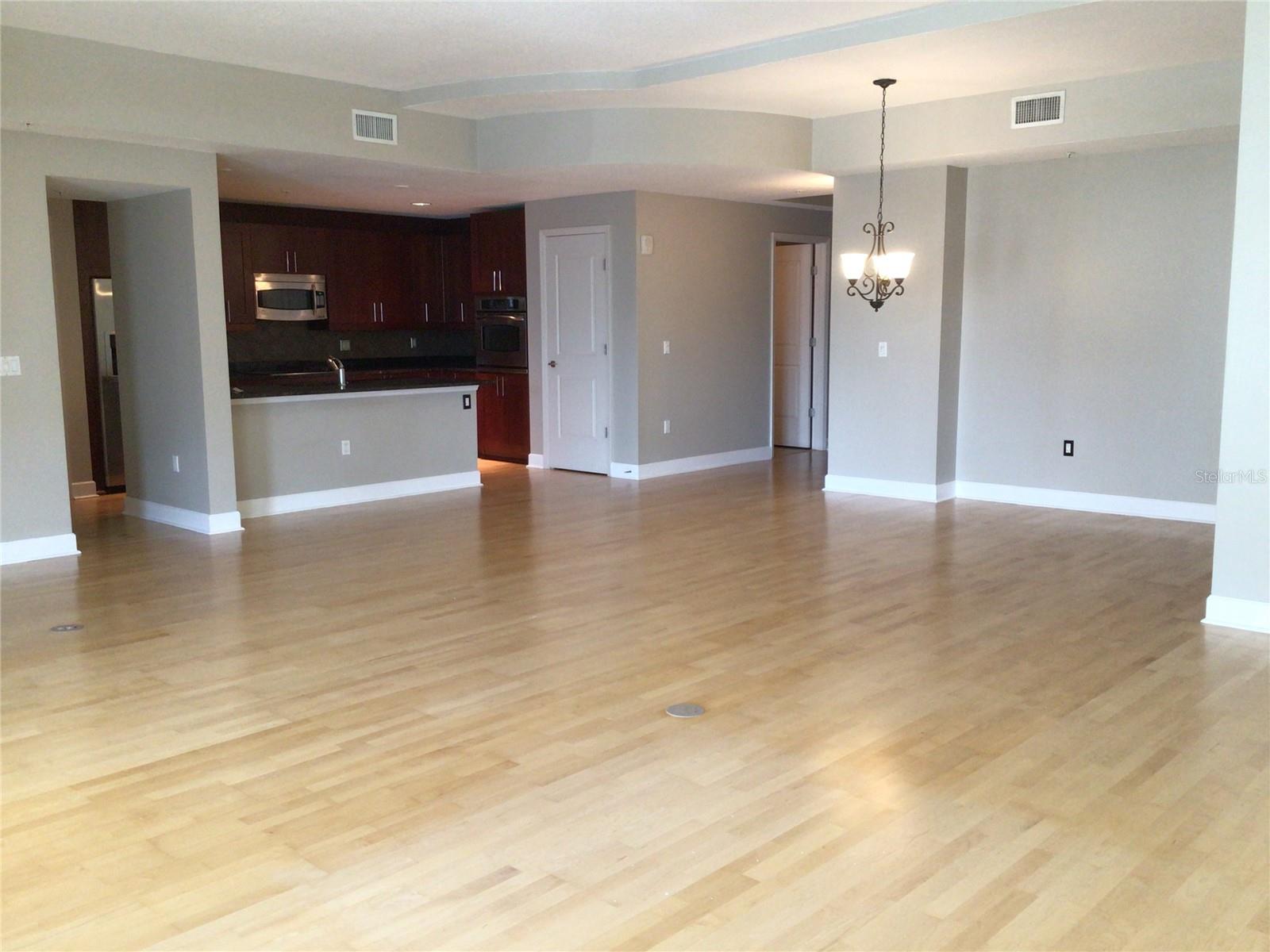 Image 5 of 20 For 100 Eola Drive 811