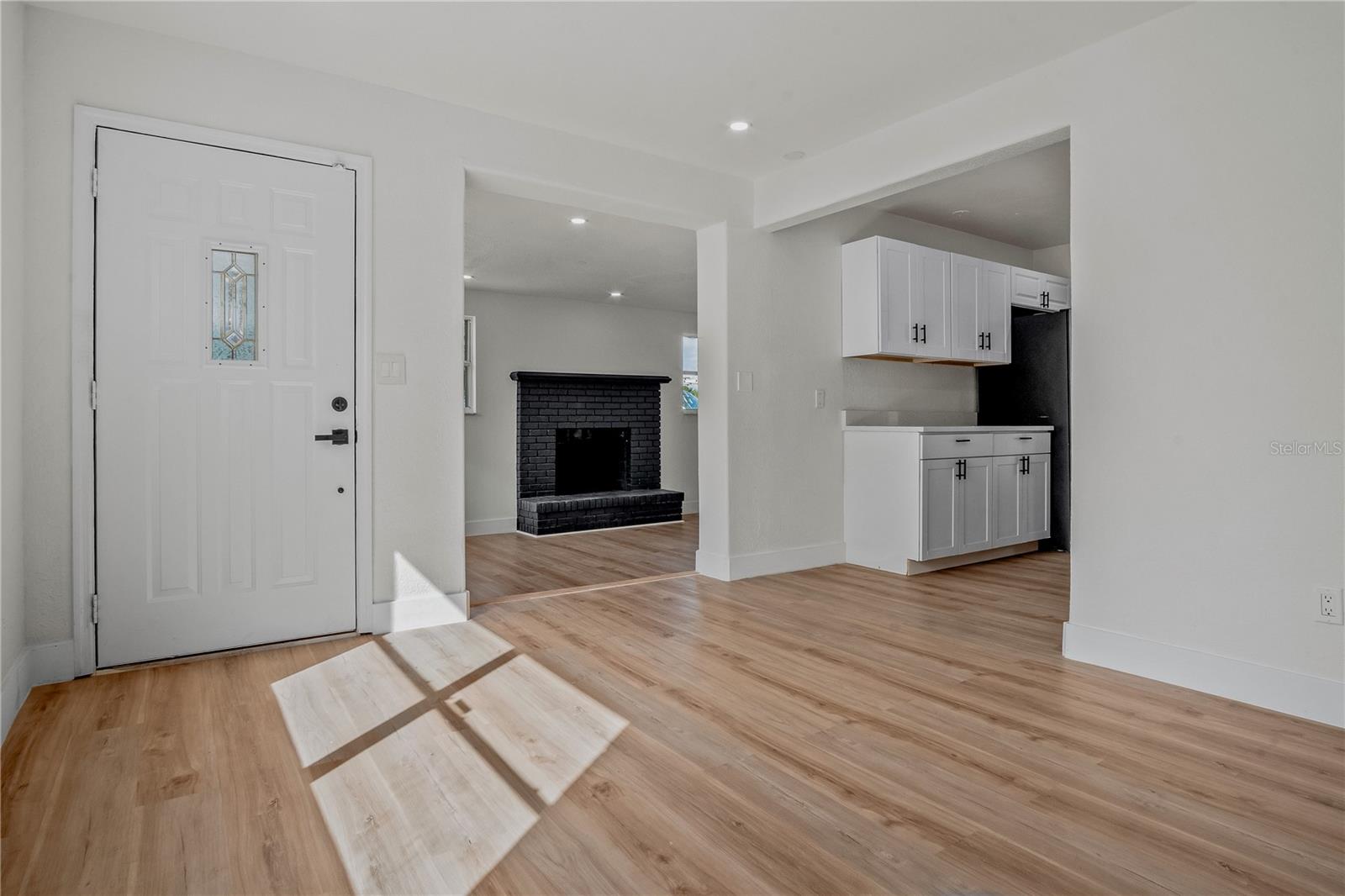 Image 12 of 18 For 4420 Lake Lawne Avenue