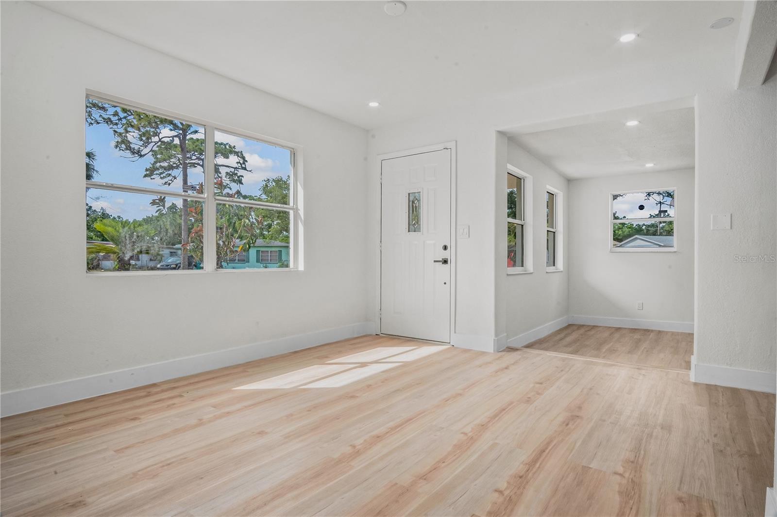 Image 14 of 18 For 4420 Lake Lawne Avenue