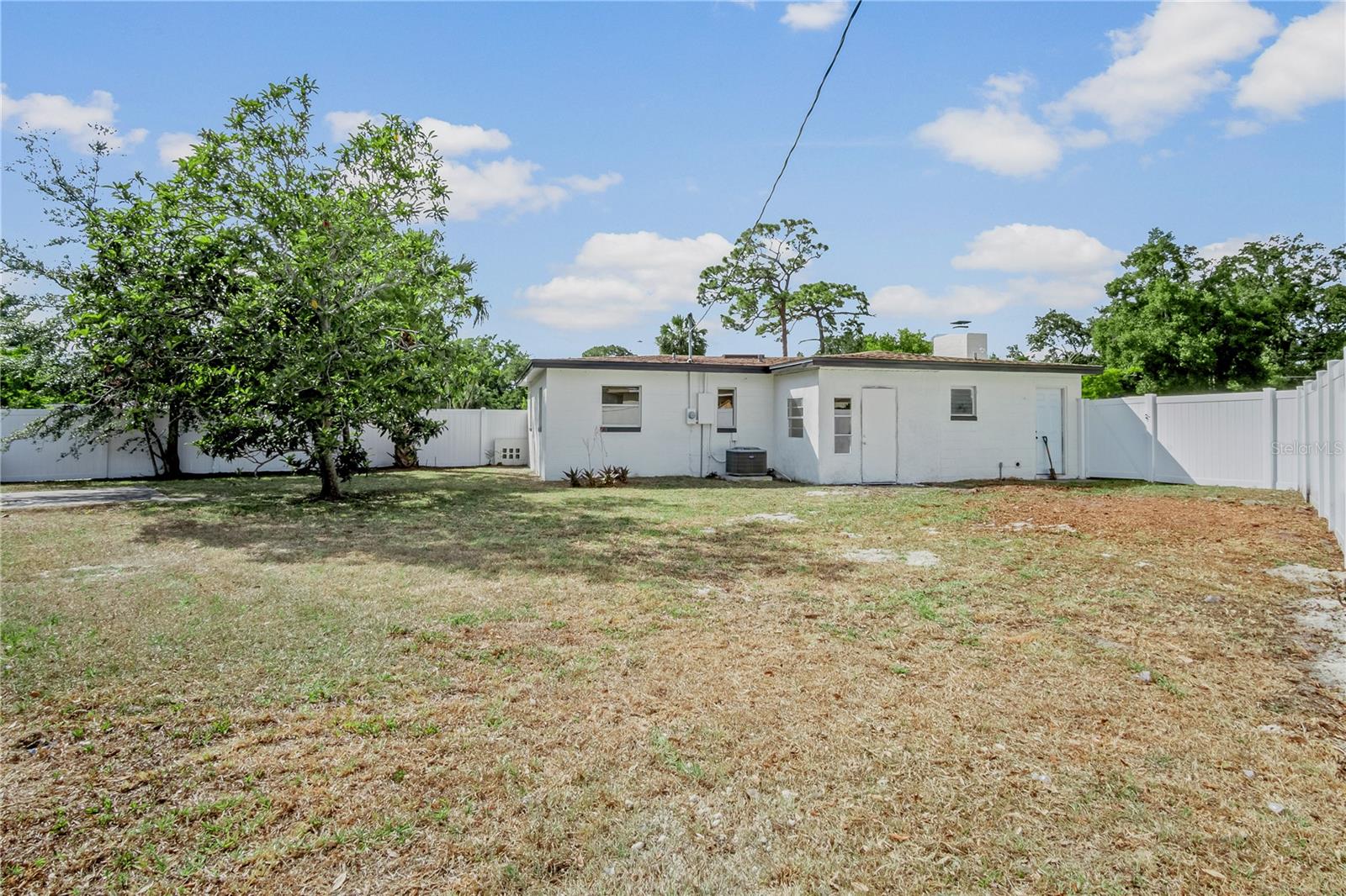 Image 15 of 18 For 4420 Lake Lawne Avenue