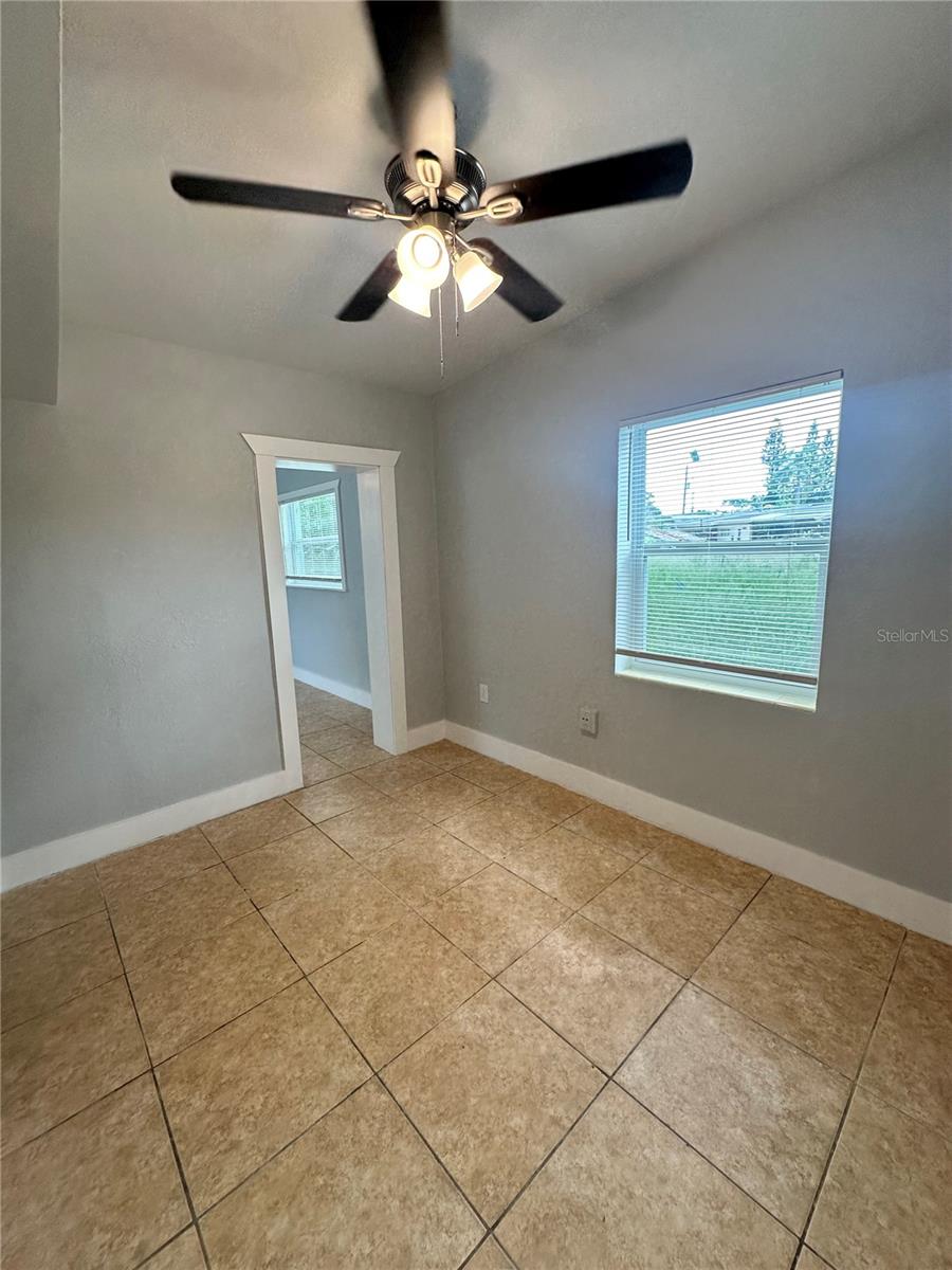 Image 11 of 15 For 1507 Queensway Road