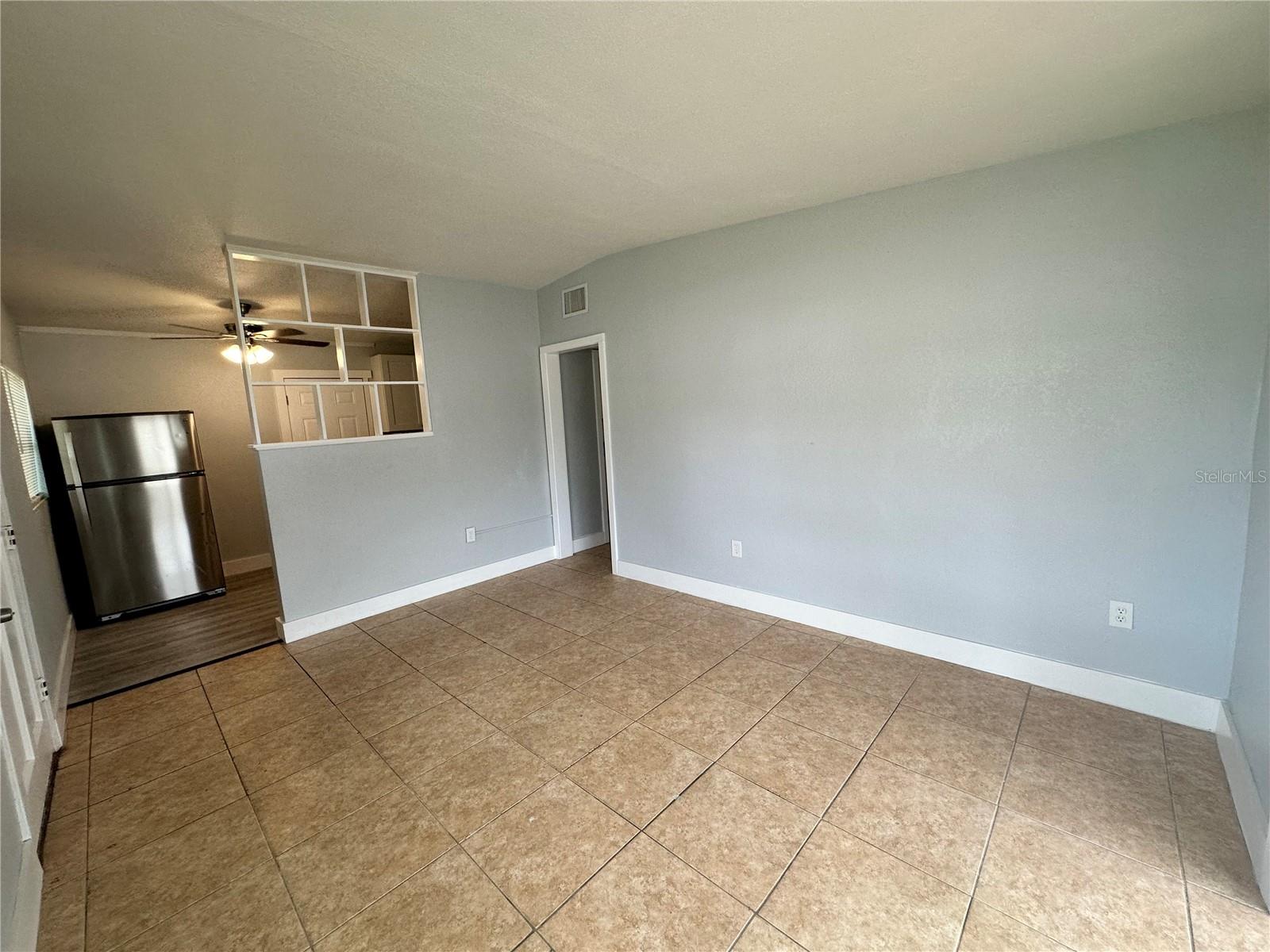 Image 2 of 15 For 1507 Queensway Road
