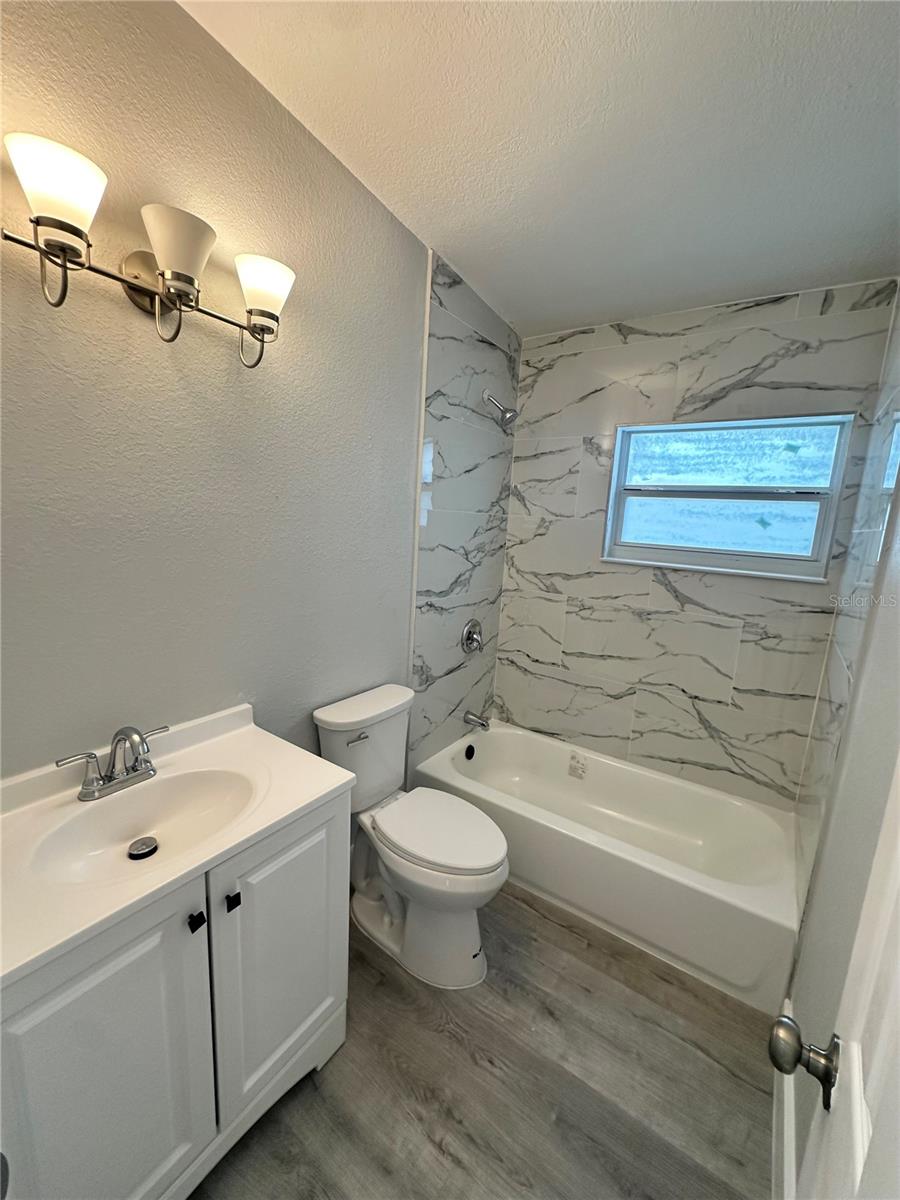 Image 9 of 15 For 1507 Queensway Road