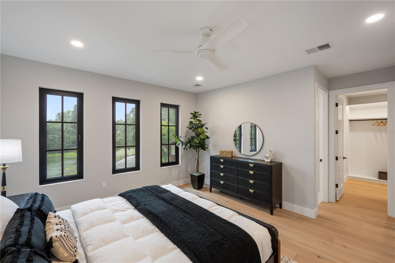 Image 15 of 41 For 917 Lake Emerald Drive