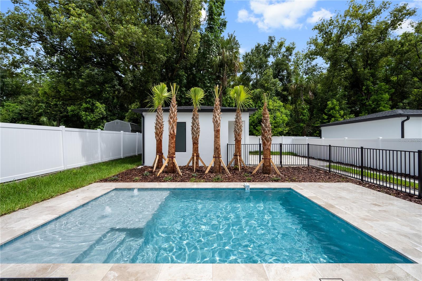 Image 33 of 41 For 917 Lake Emerald Drive