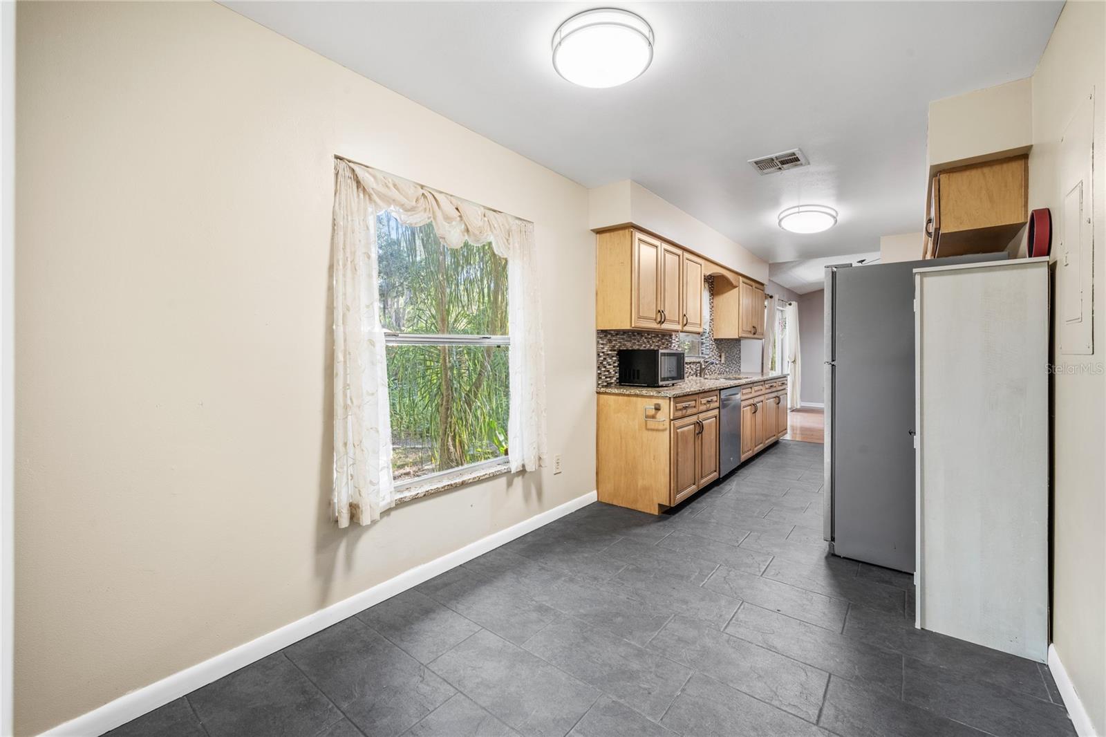 Image 9 of 31 For 241 Ruth Boulevard