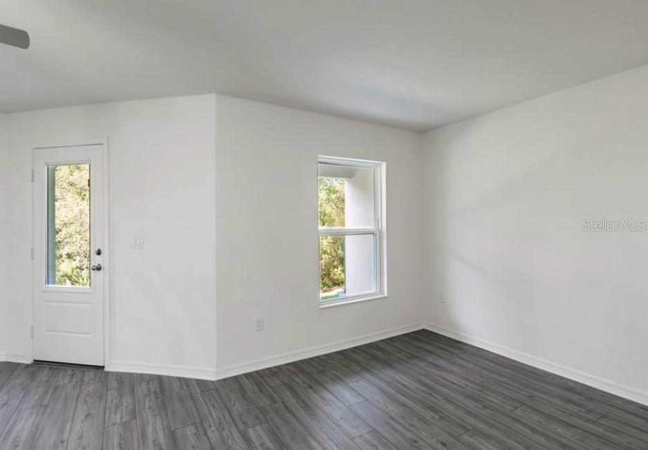 Image 5 of 13 For 667 Bay Leaf Drive