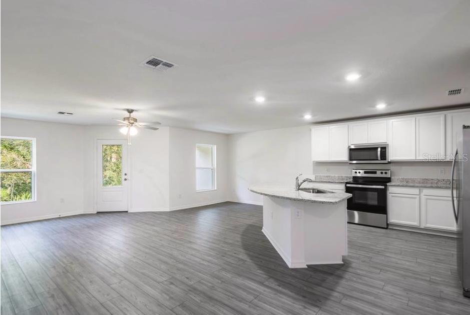 Image 8 of 13 For 667 Bay Leaf Drive