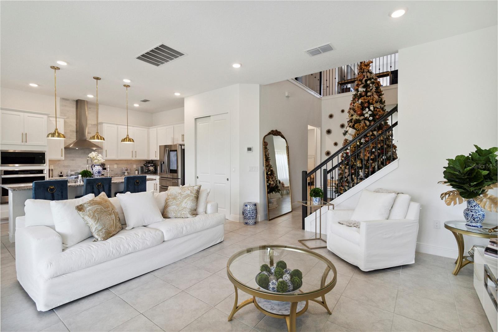 Image 10 of 64 For 15742 Vetta Drive
