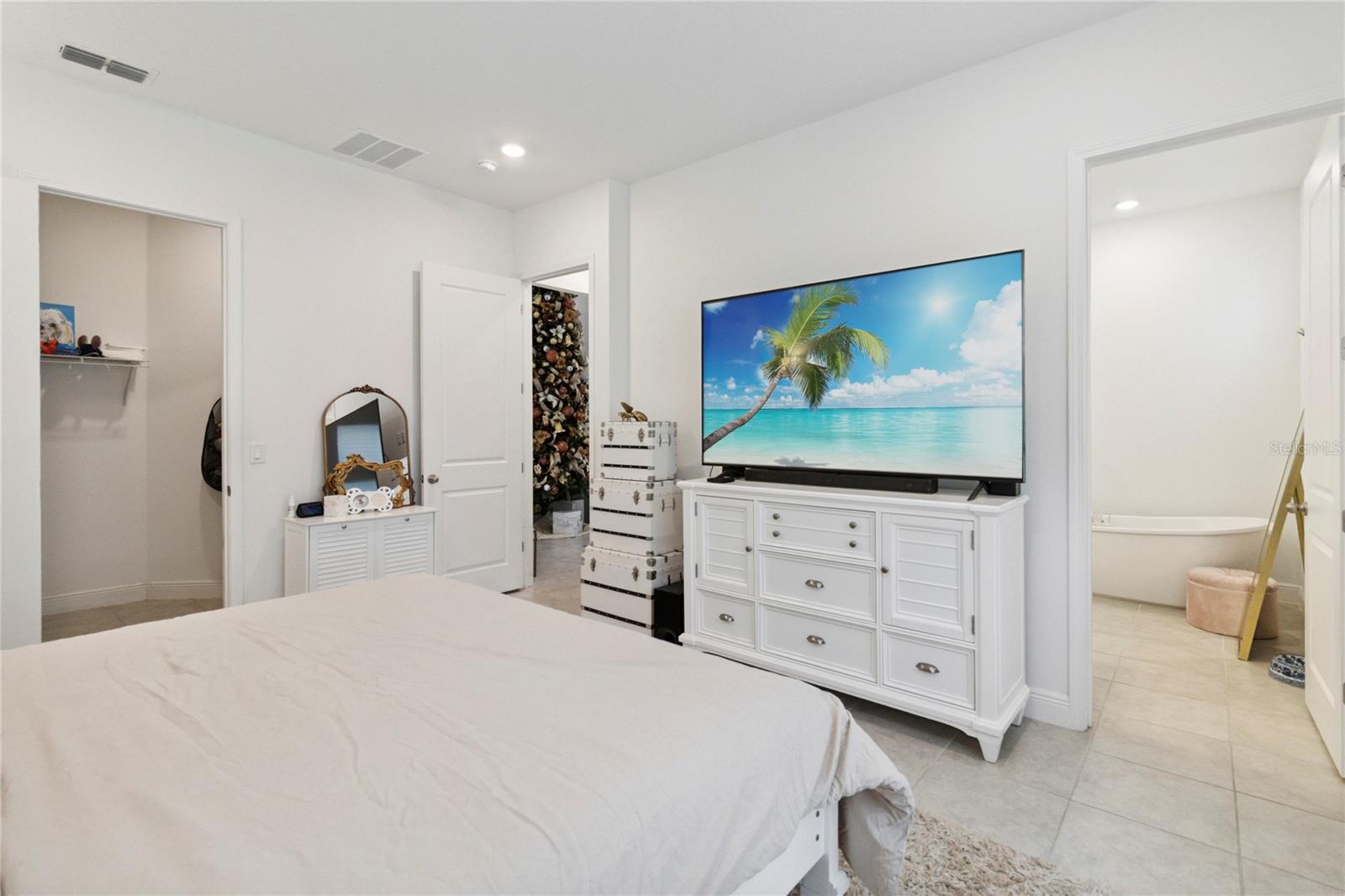 Image 18 of 64 For 15742 Vetta Drive