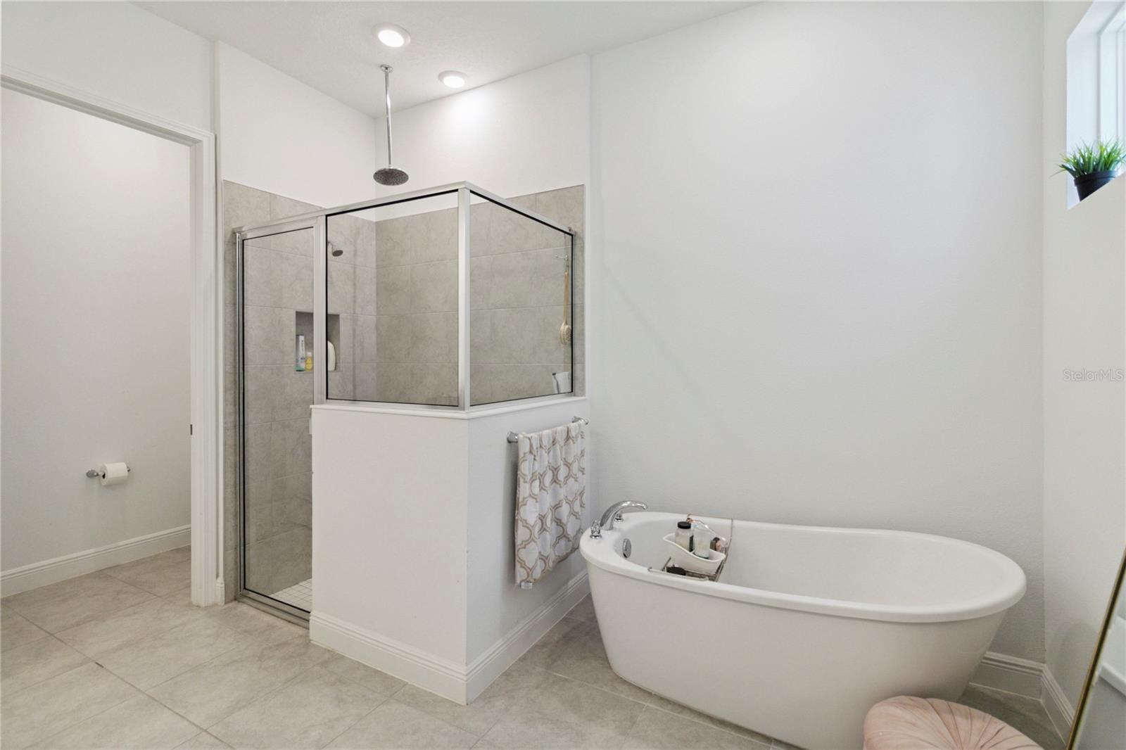Image 21 of 64 For 15742 Vetta Drive
