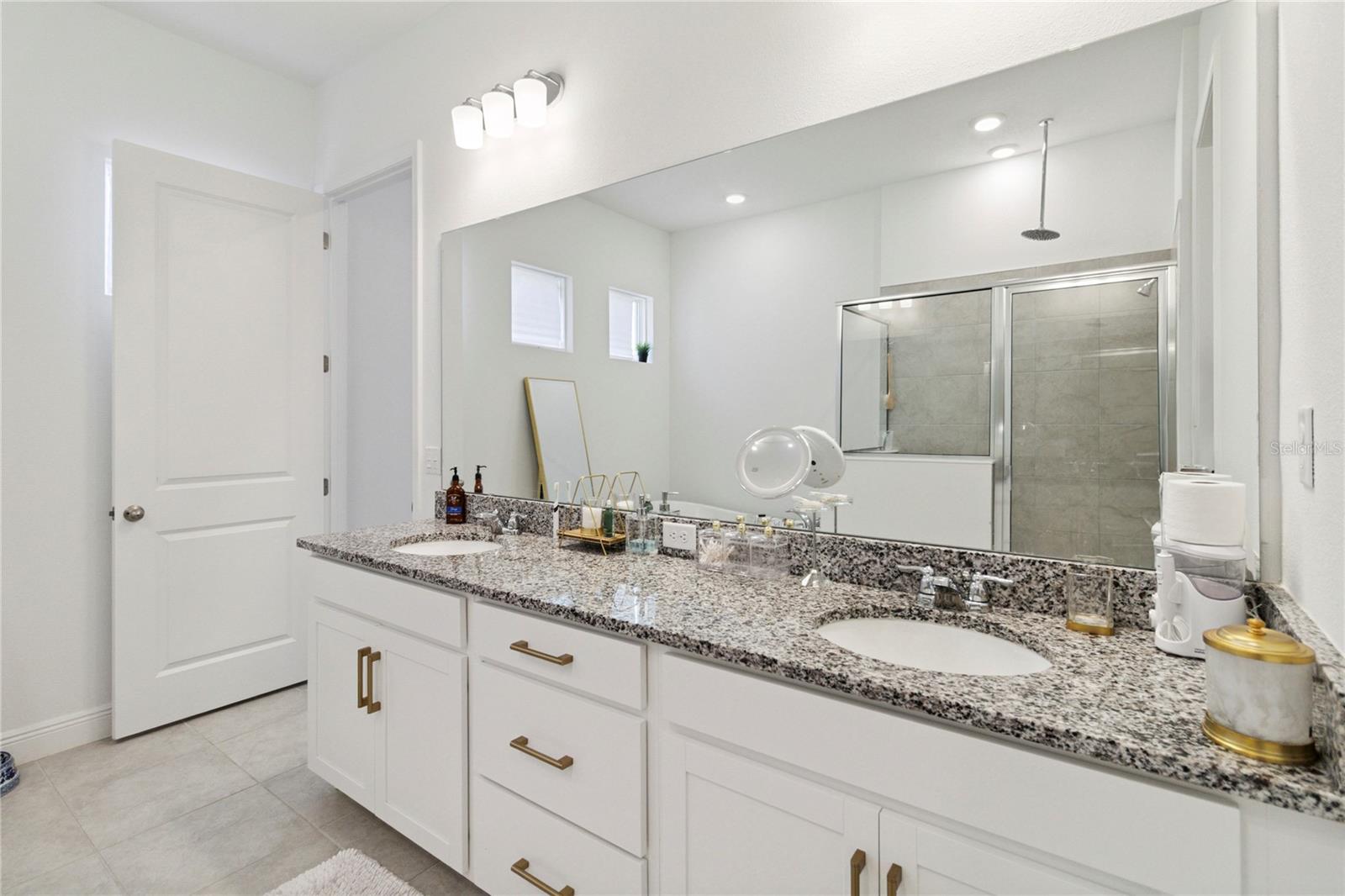 Image 23 of 64 For 15742 Vetta Drive