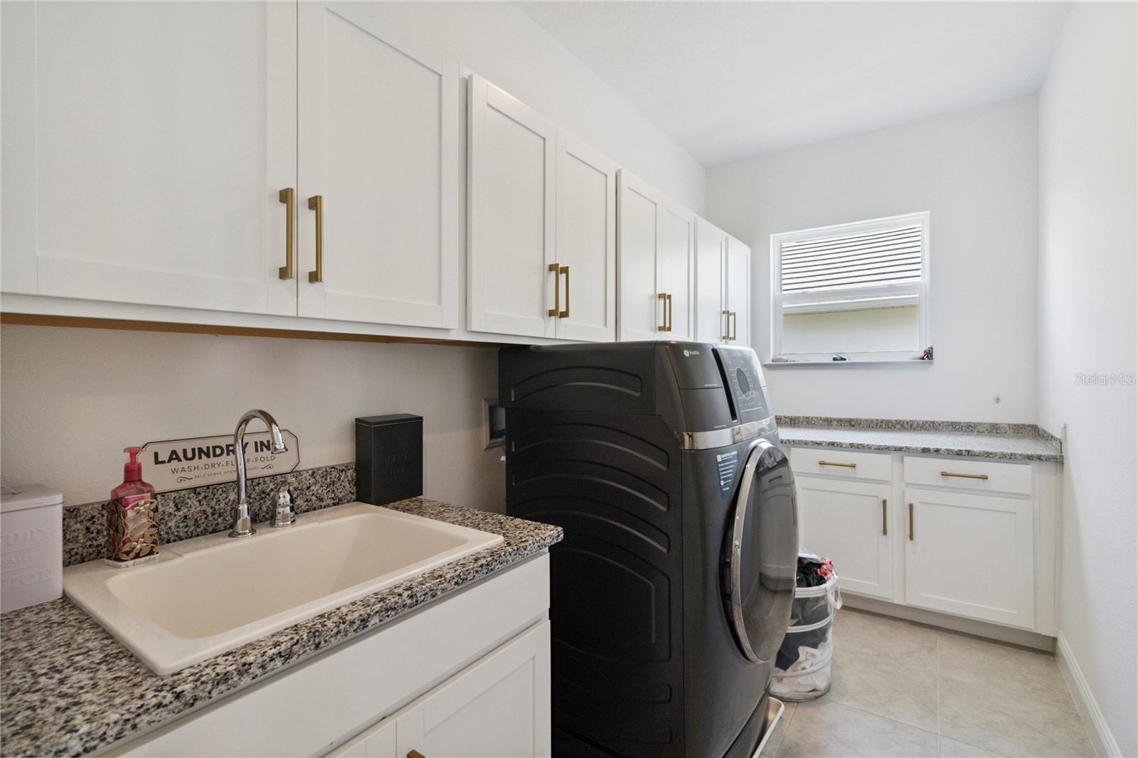 Image 32 of 64 For 15742 Vetta Drive