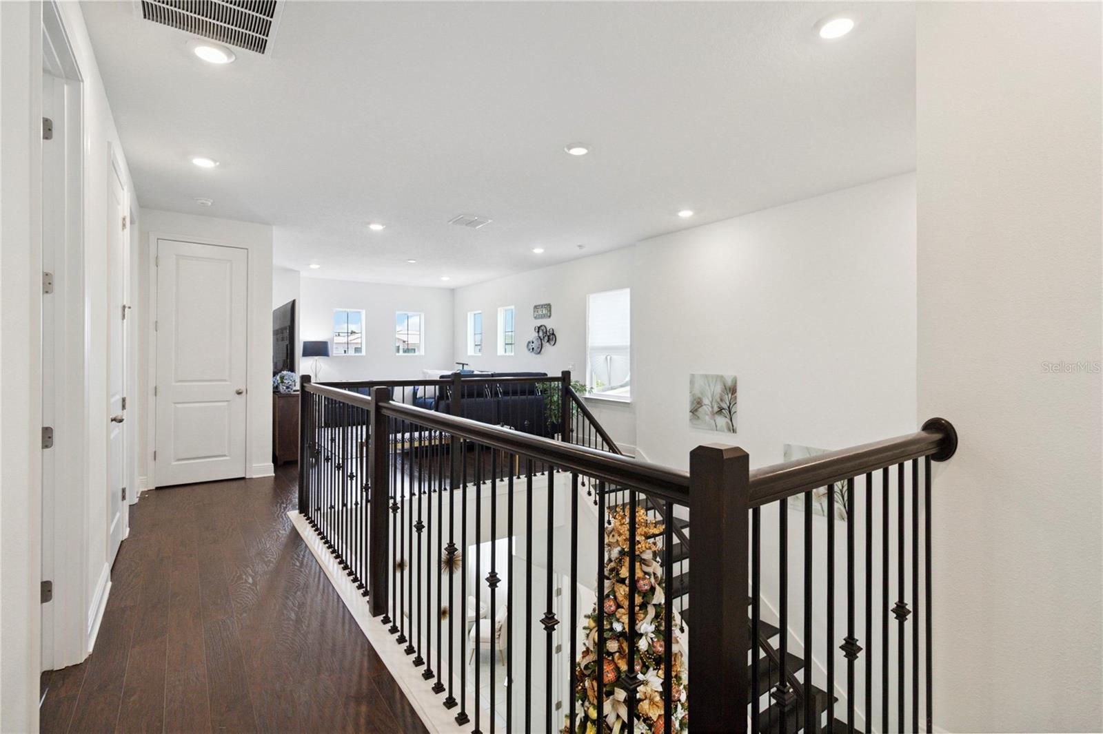 Image 38 of 64 For 15742 Vetta Drive
