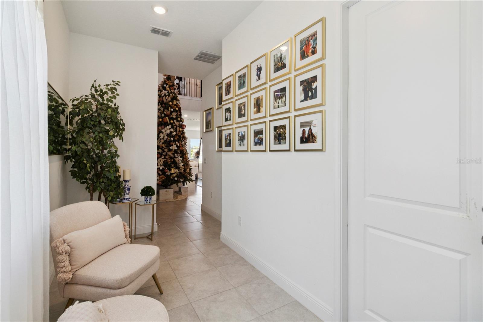 Image 6 of 64 For 15742 Vetta Drive