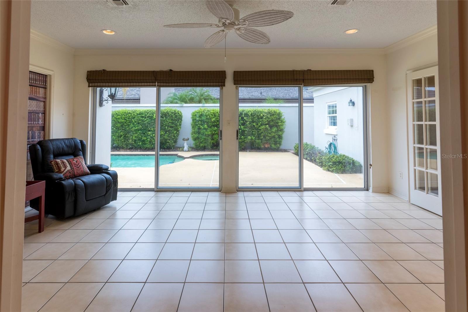Image 13 of 43 For 6025 Lexington Park 99