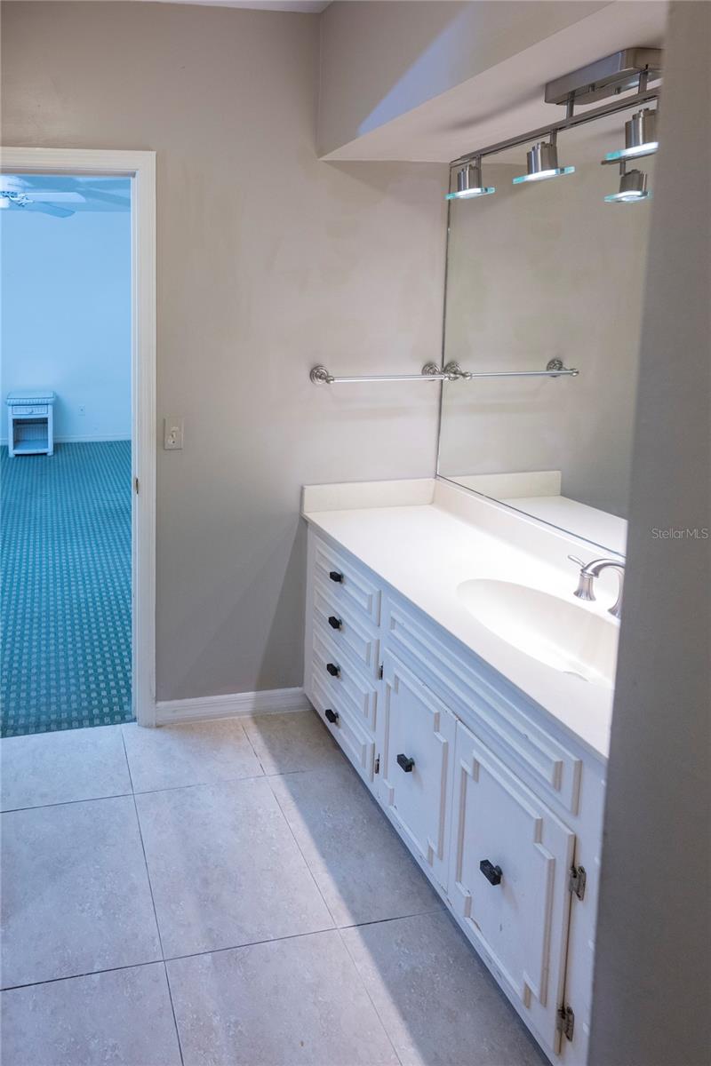 Image 18 of 43 For 6025 Lexington Park 99