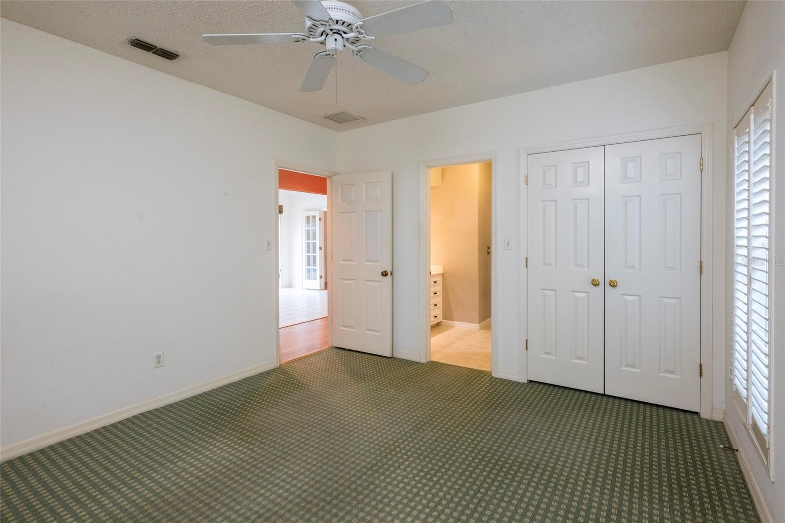 Image 19 of 43 For 6025 Lexington Park 99