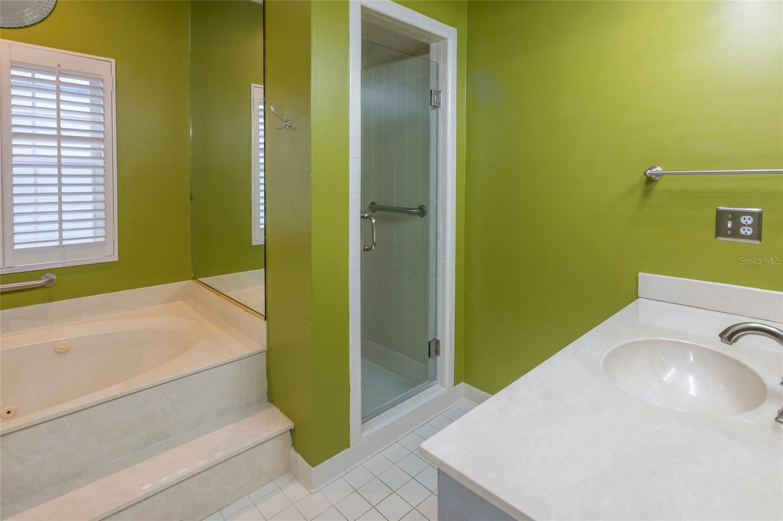 Image 23 of 43 For 6025 Lexington Park 99