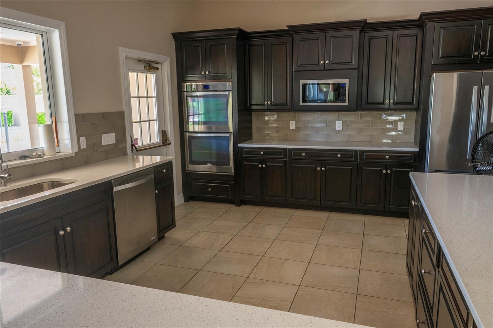 Image 35 of 43 For 6025 Lexington Park 99