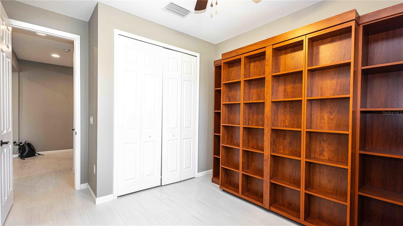 Image 12 of 40 For 922 Suffolk Place
