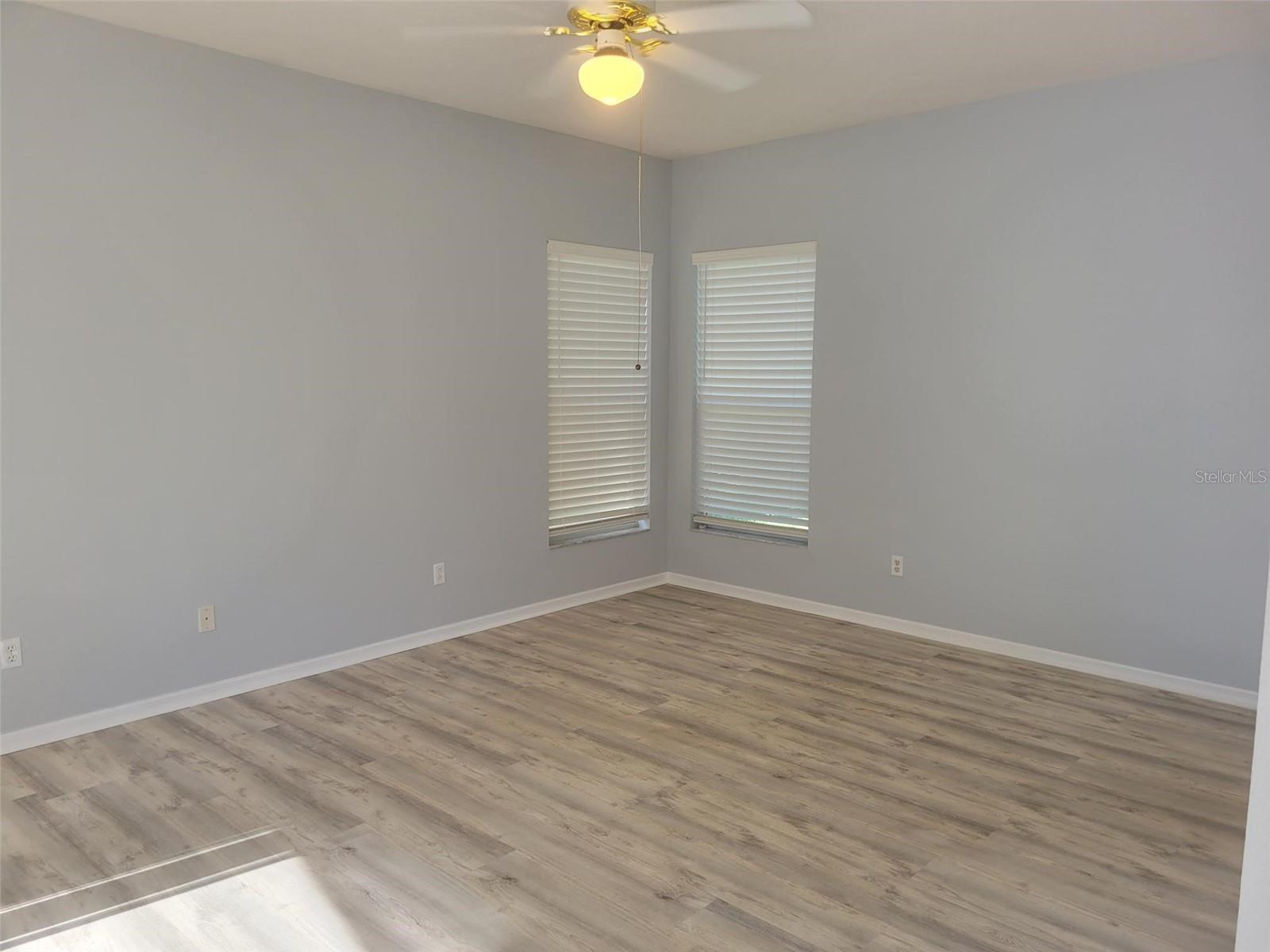 Image 13 of 25 For 4009 Hammersmith Drive