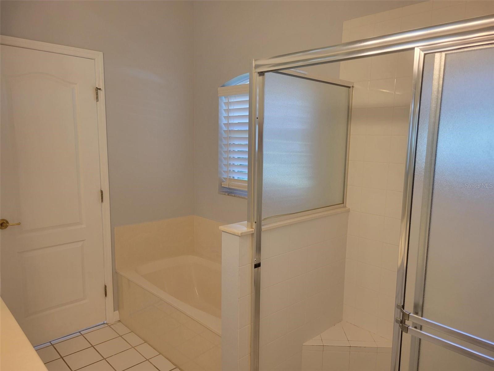 Image 16 of 25 For 4009 Hammersmith Drive