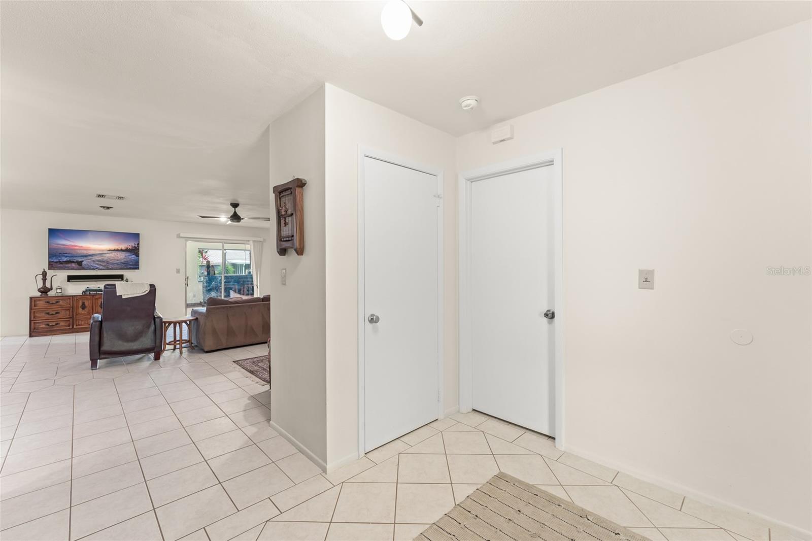 Image 5 of 42 For 5237 Gateway Avenue