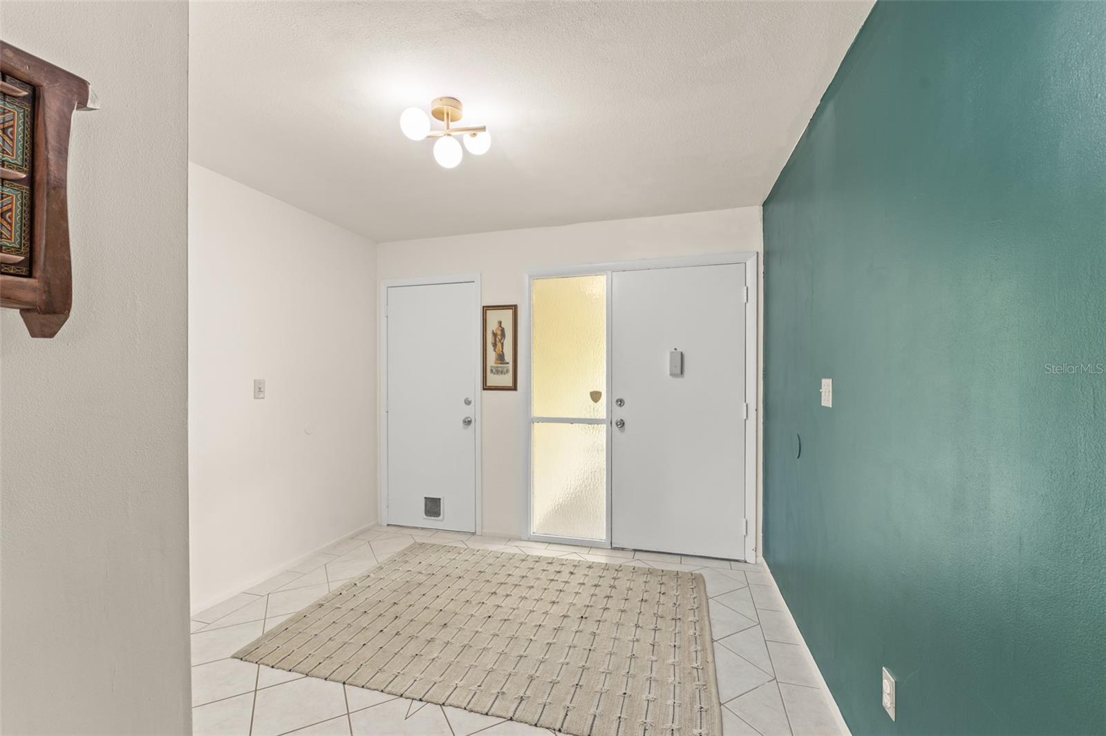 Image 6 of 42 For 5237 Gateway Avenue