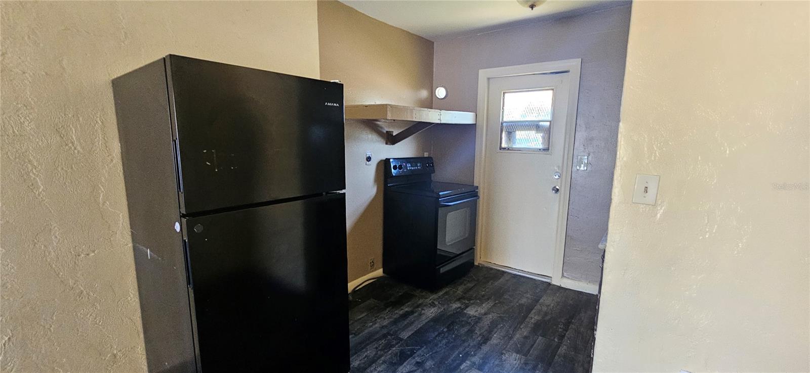 Image 4 of 7 For 424 Charles Street 08