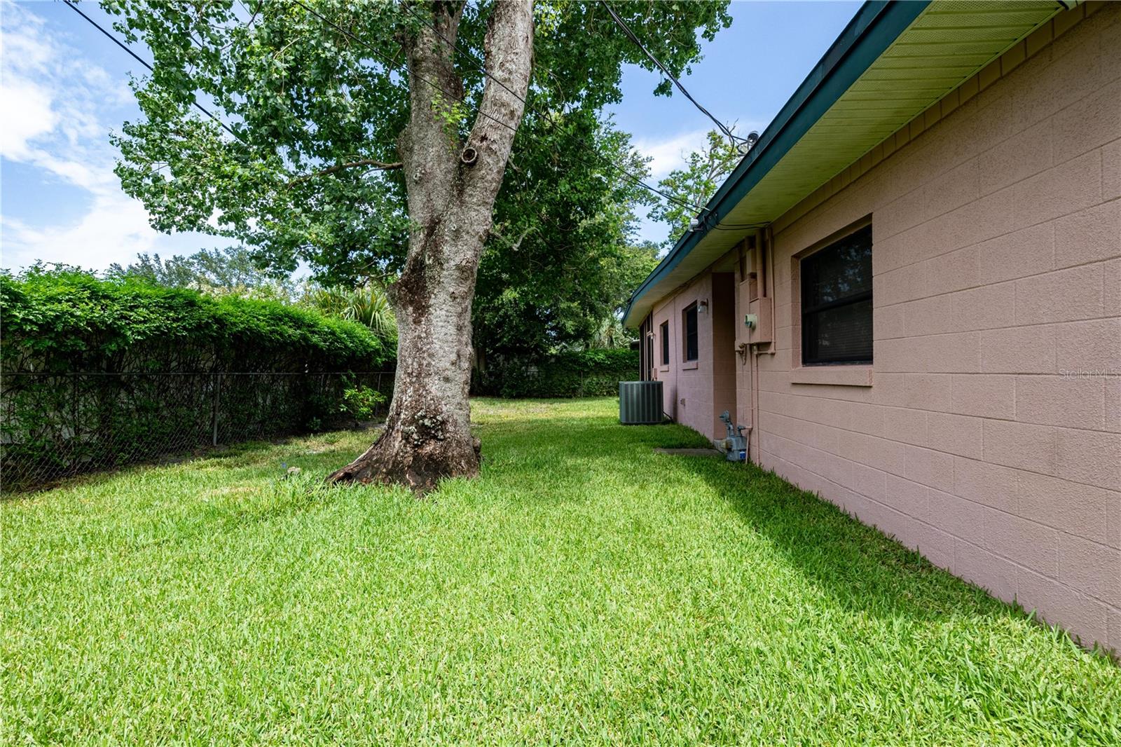 Image 20 of 31 For 580 Gardenia Circle