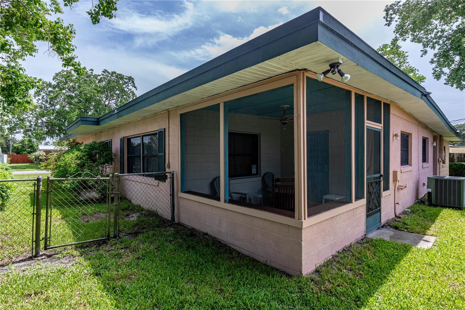 Image 21 of 31 For 580 Gardenia Circle