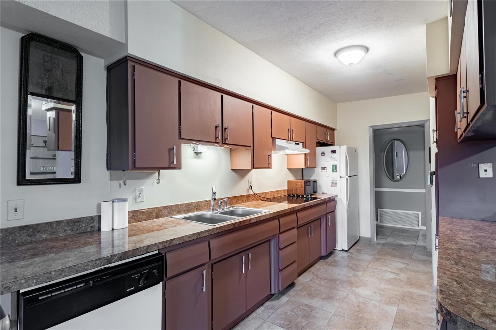 Image 4 of 31 For 580 Gardenia Circle