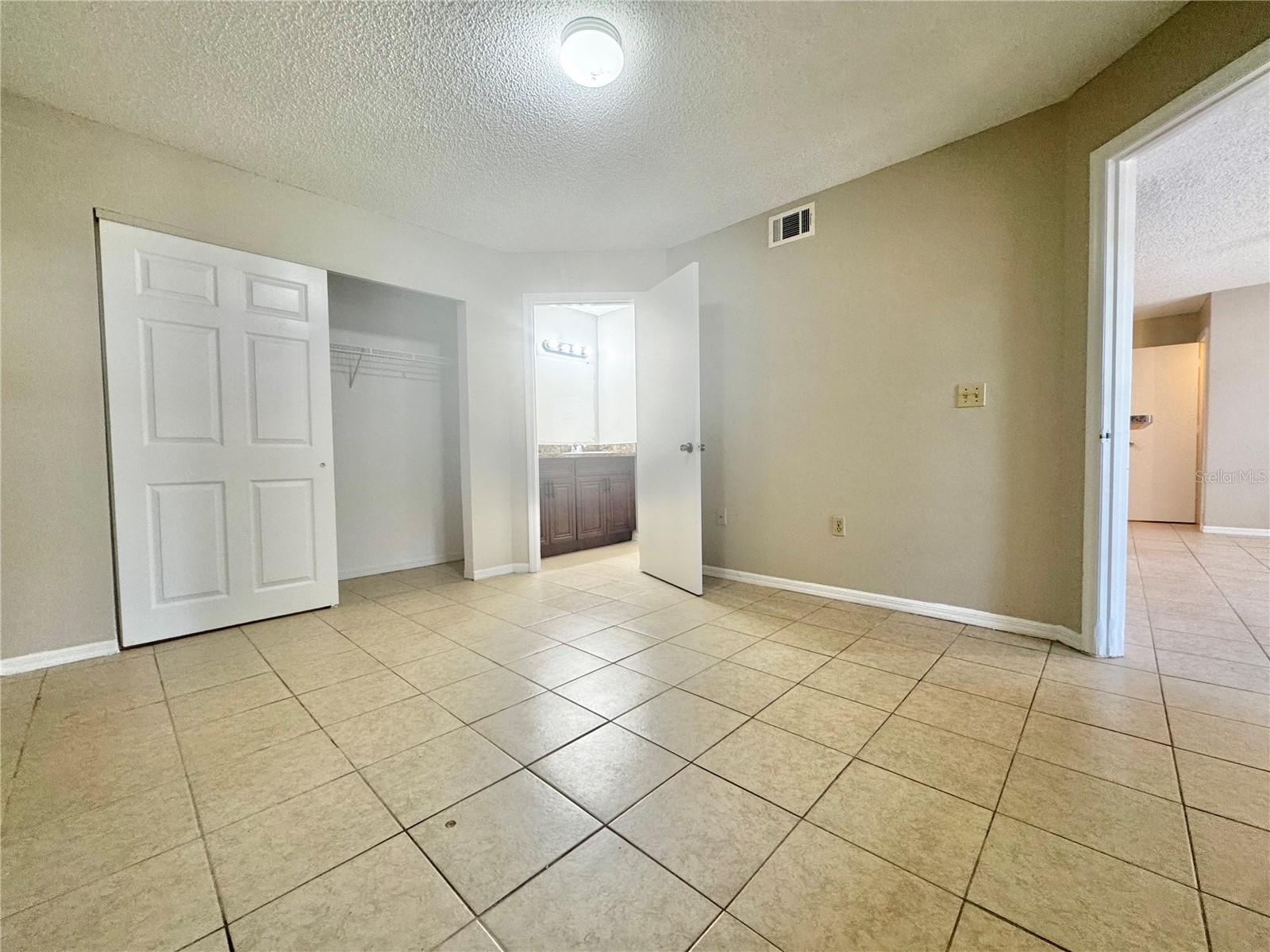 Image 5 of 7 For 401 Fountainhead Circle 155