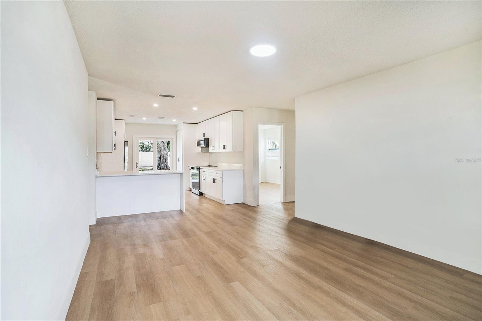 Image 9 of 27 For 6208 Harold Avenue