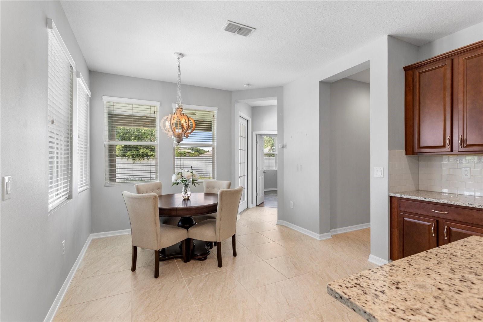 Image 15 of 41 For 2781 Sand Oak Loop