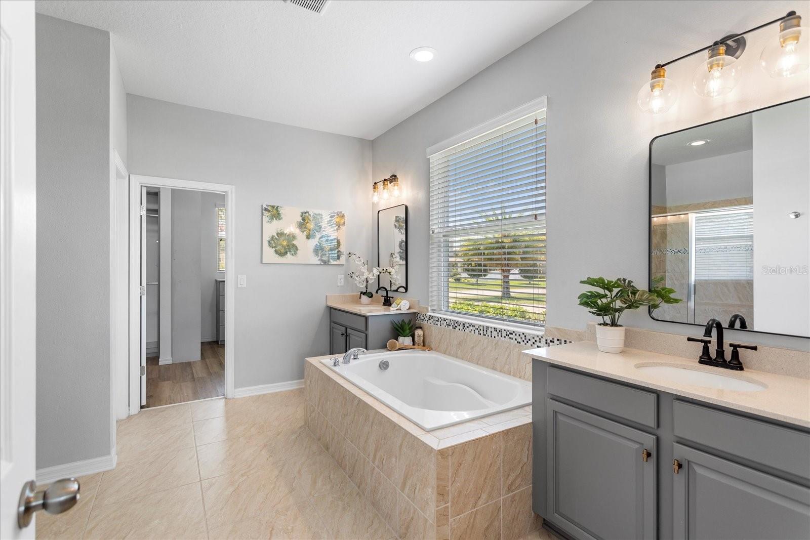 Image 18 of 41 For 2781 Sand Oak Loop