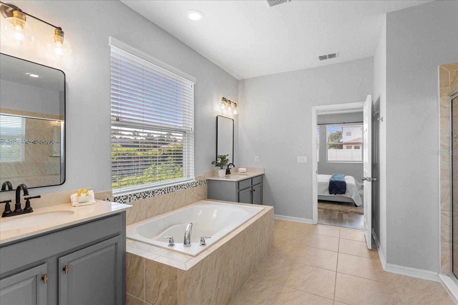 Image 20 of 41 For 2781 Sand Oak Loop
