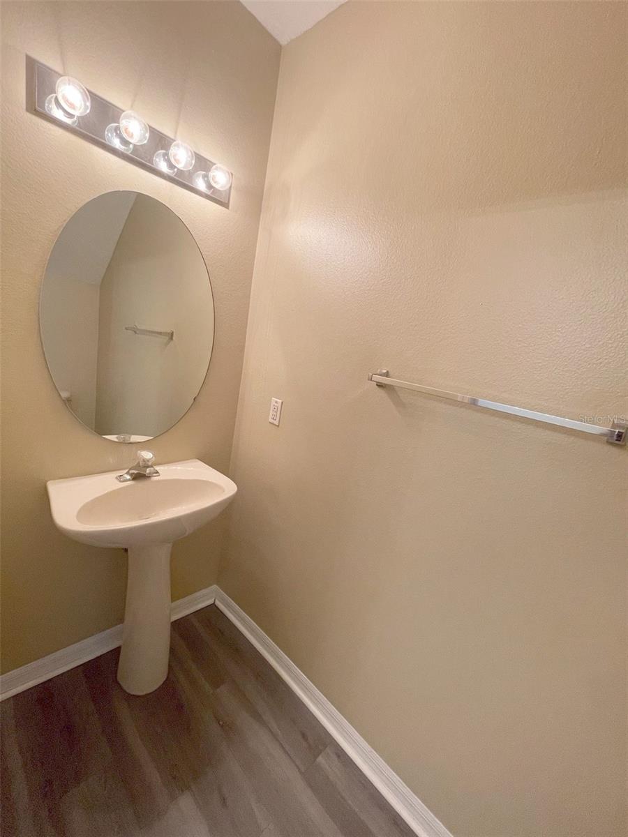 Image 16 of 20 For 521 Wilton Circle