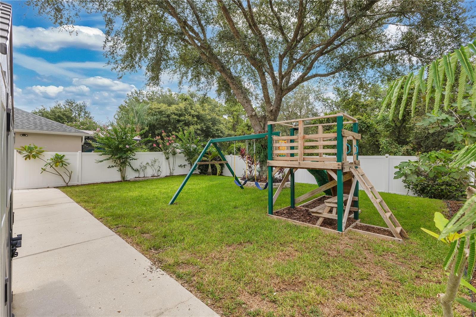 Image 23 of 38 For 15115 Perdido Drive