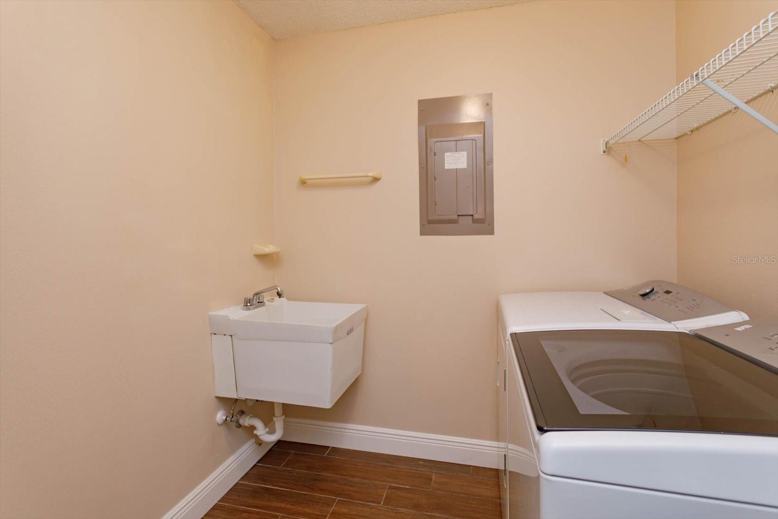 Image 19 of 25 For 1354 American Elm Drive