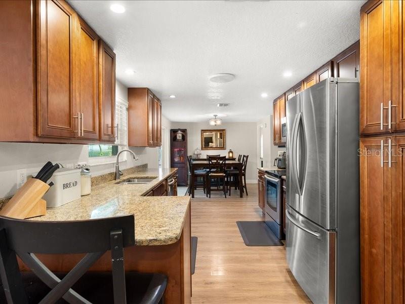 Image 11 of 28 For 878 Evergreen Avenue