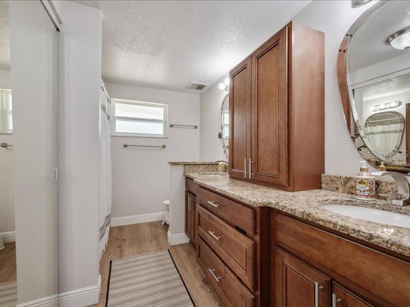 Image 16 of 28 For 878 Evergreen Avenue