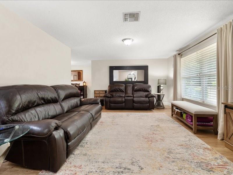 Image 5 of 28 For 878 Evergreen Avenue