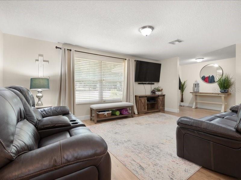 Image 6 of 28 For 878 Evergreen Avenue