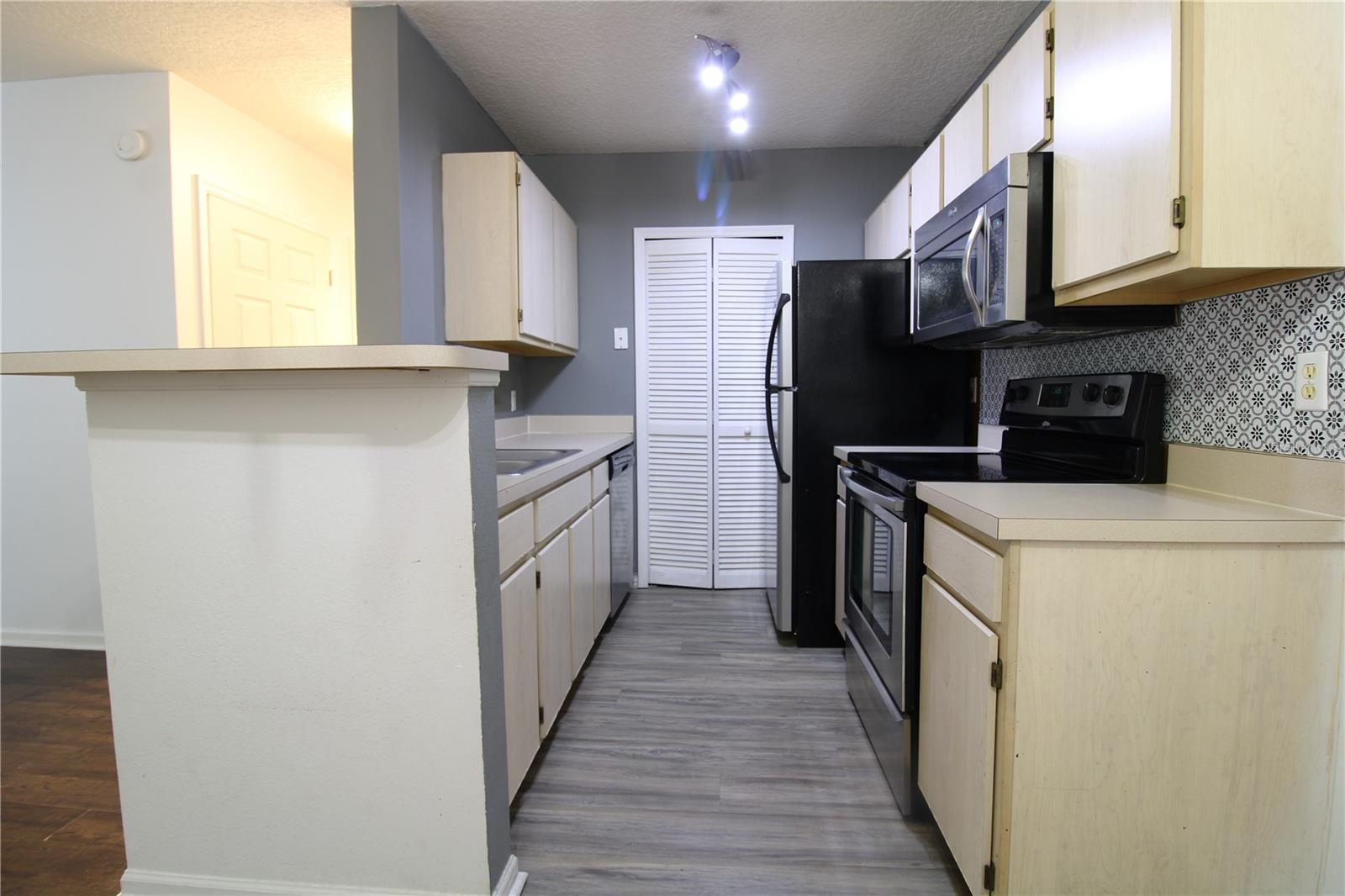 Image 3 of 20 For 4348 Kirkman Road 813